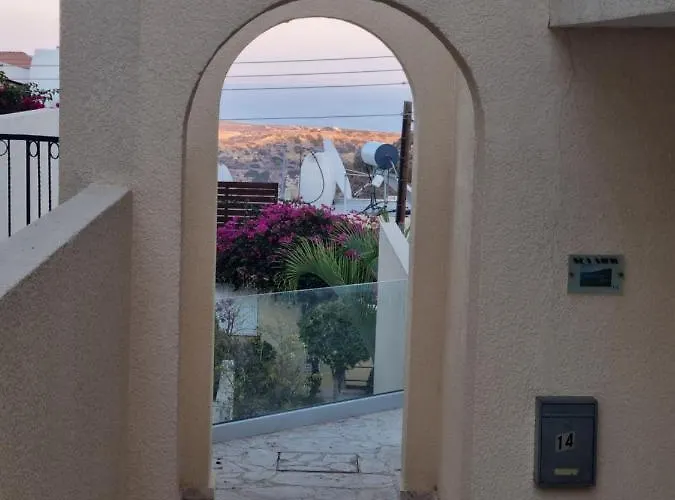 Gorgeous Seaview House بيت للعطل