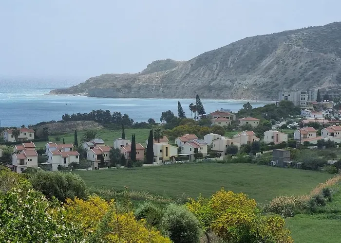 Gorgeous Seaview House بيت للعطل