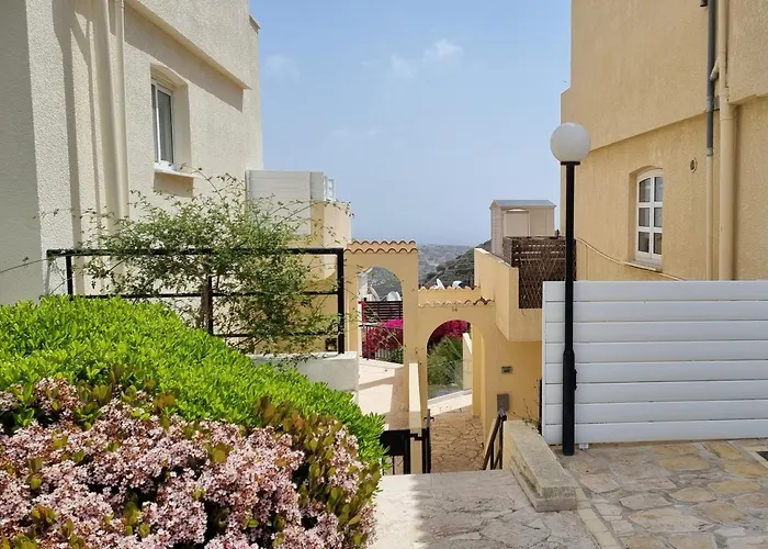 Gorgeous Seaview House بيت للعطل